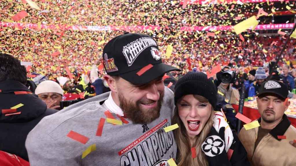 Travis Kelce & Taylor Swift Have 'Domestic' Routine at Home — Source