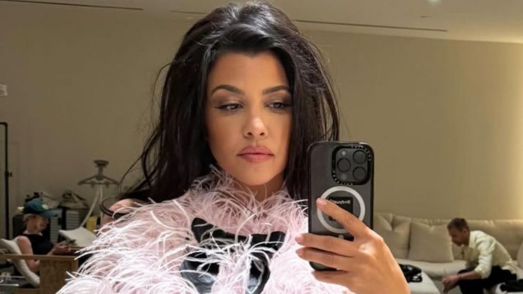 Kourtney Kardashian Ups Her Charm in Miniskirt & Lace Top Photos
