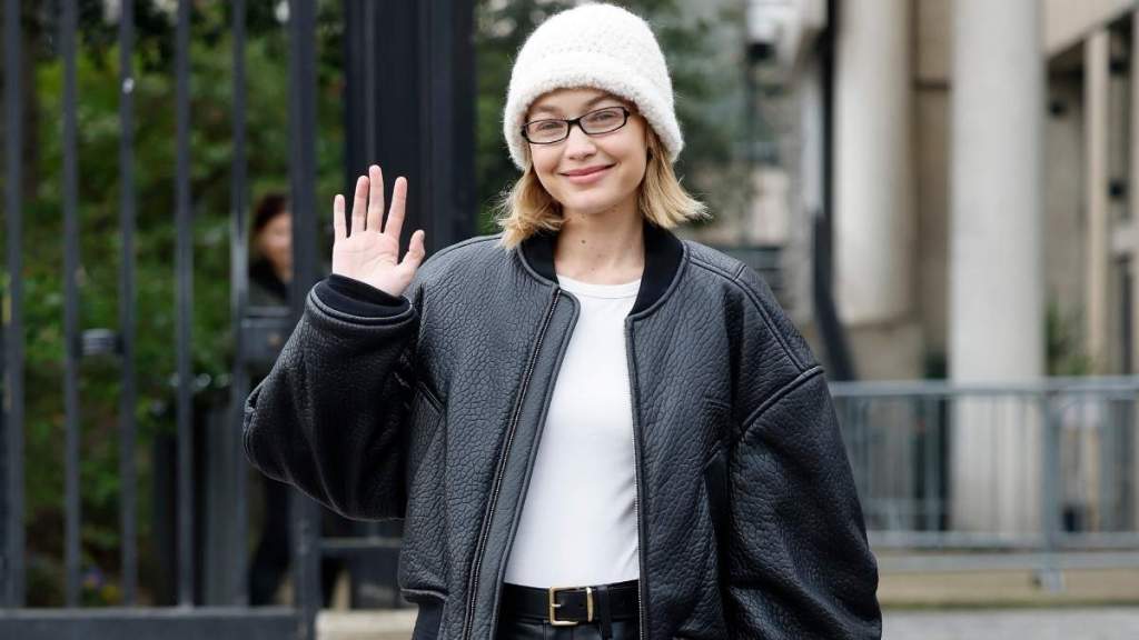 Photos: Gigi Hadid's Coat & Sweatpants Look Is Cozy Vibes