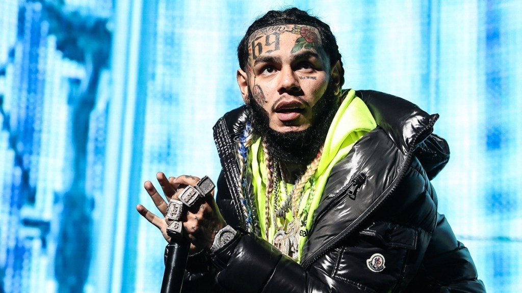 6ix9ine Offers Demi Lovato Drugs, Predicts She Will ‘Relapse'