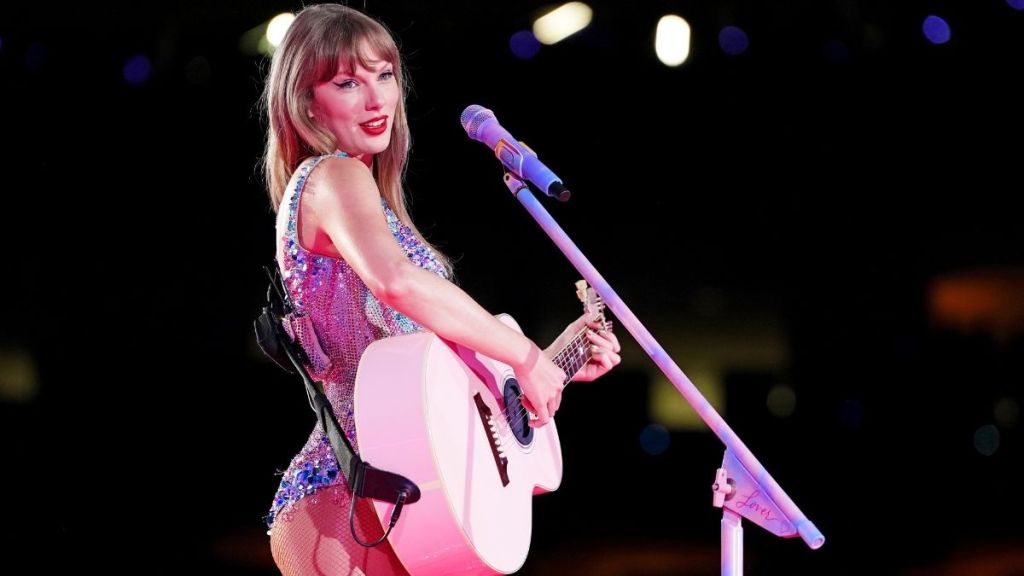 Inside Taylor Swift's 'Top Secret' Music Video Shoot in UK — Source