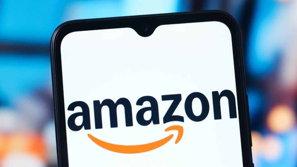 Amazon Warns Users as Holiday Scams Surge