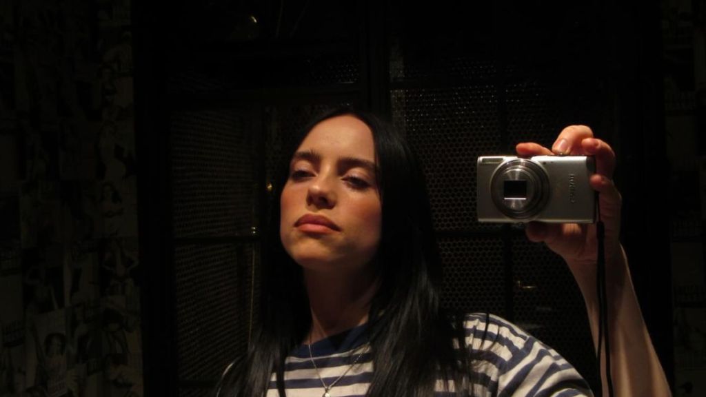Billie Eilish Is 'Feeding' Fans With New Selfies