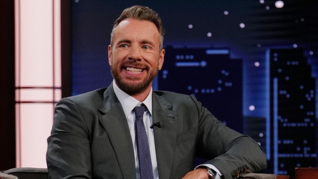 Dax Shepard on Why He Didn't Put up Christmas Lights Himself This Year