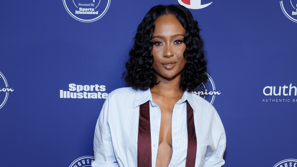 Travis Kelce's Ex Accused of Using AI for Apology