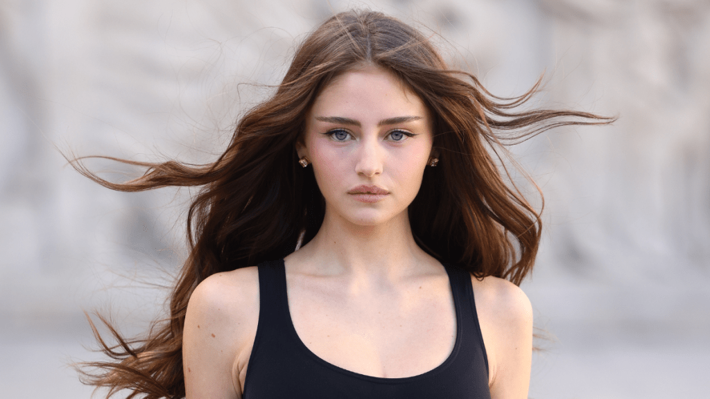 Heidi Klum's Daughter Leni Klum Wearing Bodysuit Gives 'Don't Miss This' Energy