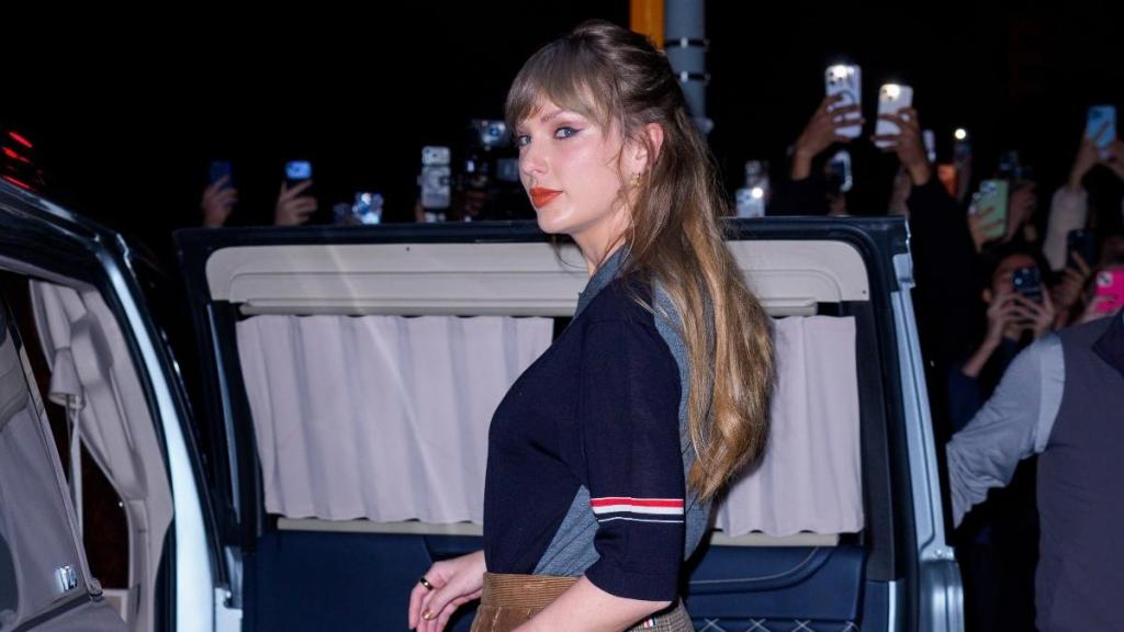 Taylor Swift Is 'Super Excited' To Film MV in London — Source