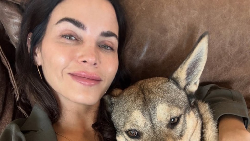 Jenna Dewan's Photo With Dog From Bed Is Unmissable