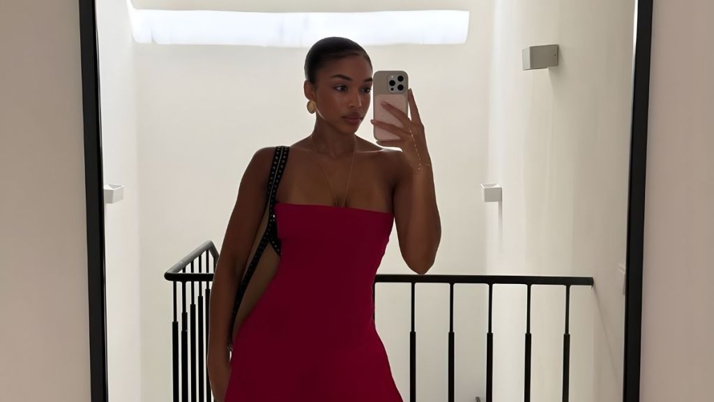 Lori Harvey's Photos in Bathrobe Get Fans Calling Her 'SILKY SEXINESS'