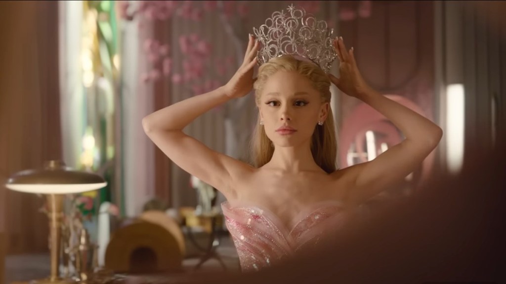 Man Who Grabbed Ariana Grande at Premiere Gets Prison Sentence