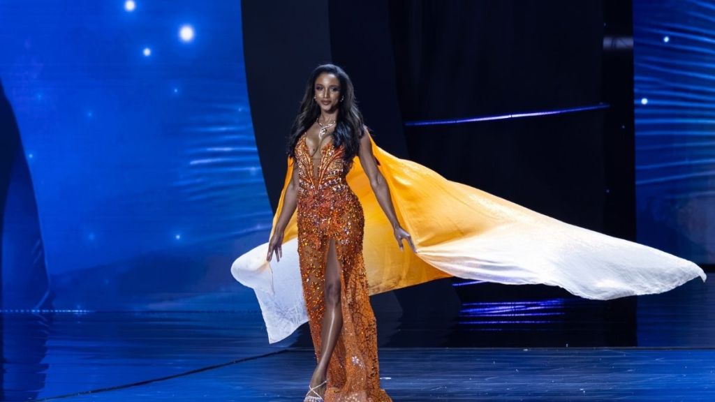 Miss Jamaica Suffers Frightening Fall, Leaves Stage on a Stretcher