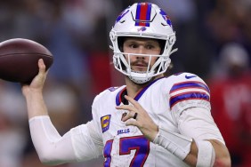 Bills QB Josh Allen Falls Face First vs. Texans