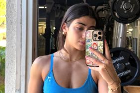 Sara Saffari Showcases Toned Abs in Sports Bra