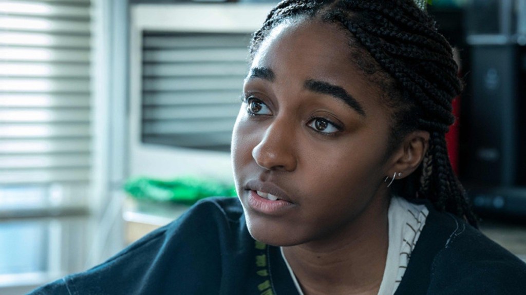 The Bear's Ayo Edebiri Receives Lap Dance From Doechii