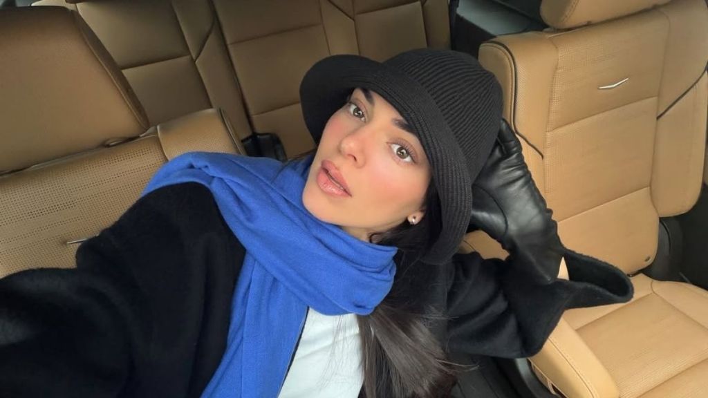 Photos: Kendall Jenner Goes Bare on the Shore