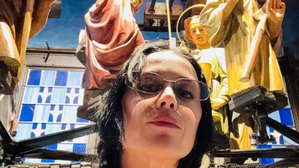Photos: Katy Perry Makes Best Use of Her Time in Prague