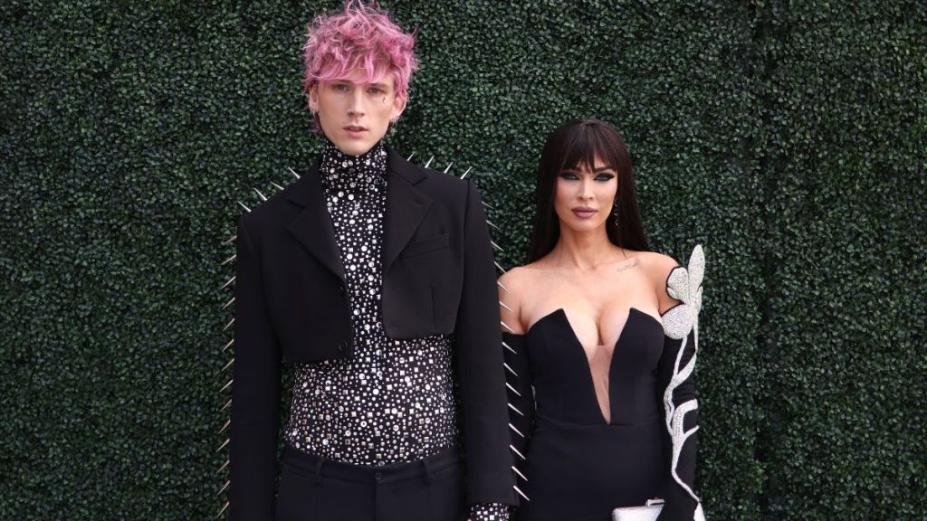 Megan Fox Wants to Run to Vegas With MGK — Source