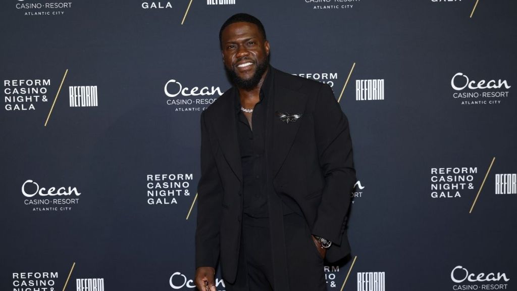 Kevin Hart Avoids ‘Are You a Billionaire?’ Question Multiple Times