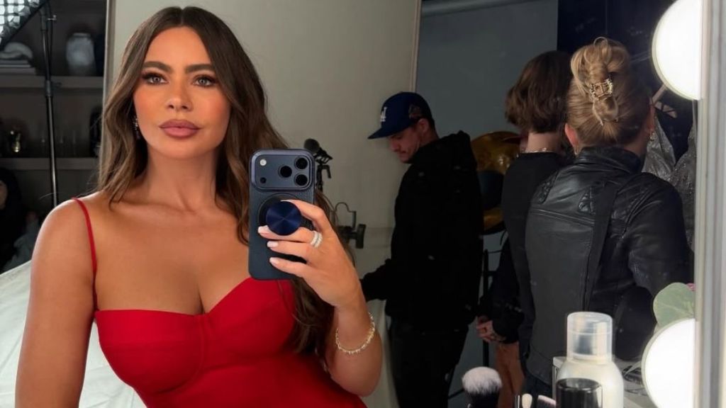 Sofia Vergara in Red Lingerie Lace Dress Is a Walking Thirst Trap
