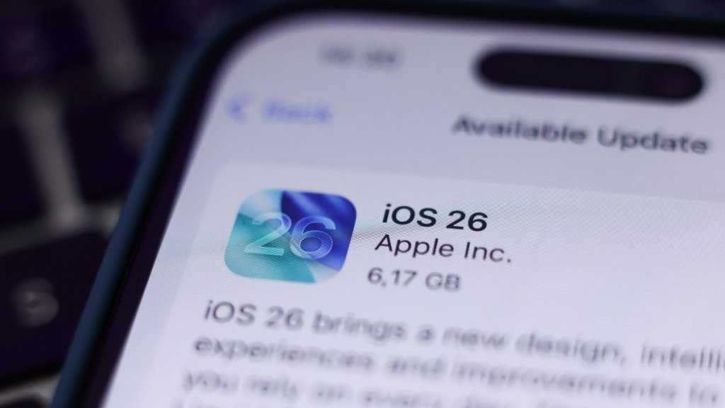 iOS 26.2 Beta 2: Liquid Glass, Games, Carplay & More