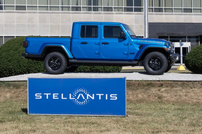 Jeep Recall Engine Fire Sand Chrysler Stellantis