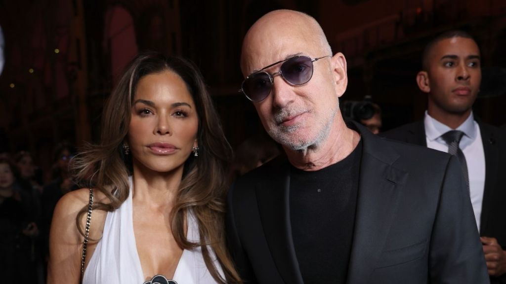 Jeff Bezos Paid For Kris Jenner's Birthday Party — Source