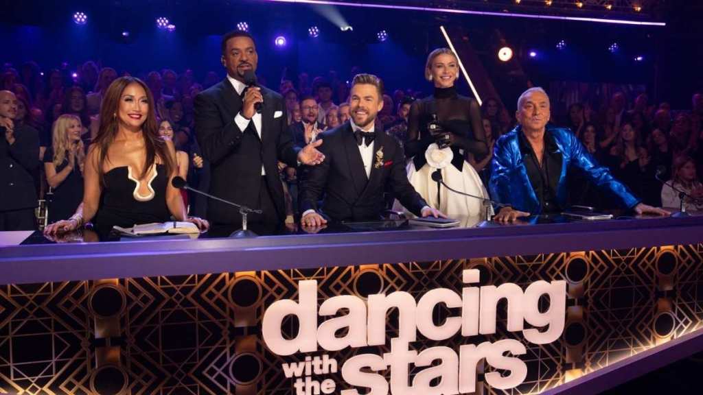 DWTS Judge Booed for Critique on Finale Frontrunner's Performance