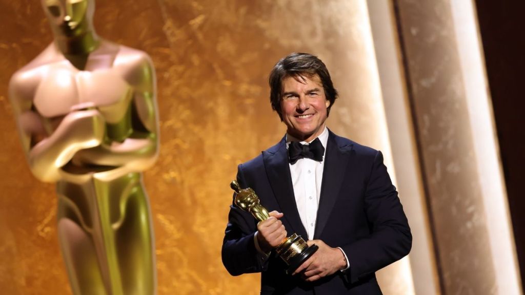 Tom Cruise Awarded With an Oscar, Delivers Emotional Speech
