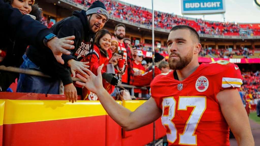 travis kelce fan