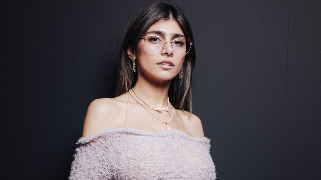Mia Khalifa Wearing Her Hair As a Top Is Hotter Than Advertised