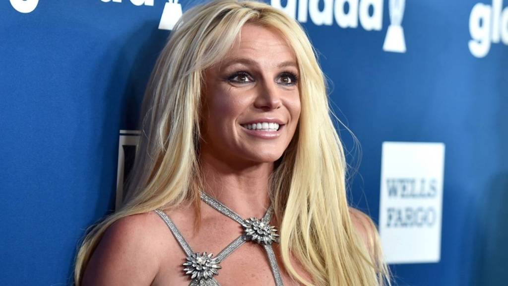 Video: Britney Spears Is 'Feeling Pretty' in Bold Bathing Suit