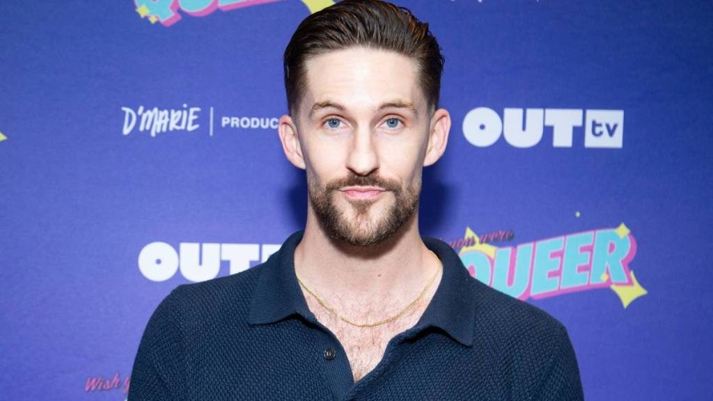 Hollywood Stars Support Veteran SNL Writer in Missing Sister Case