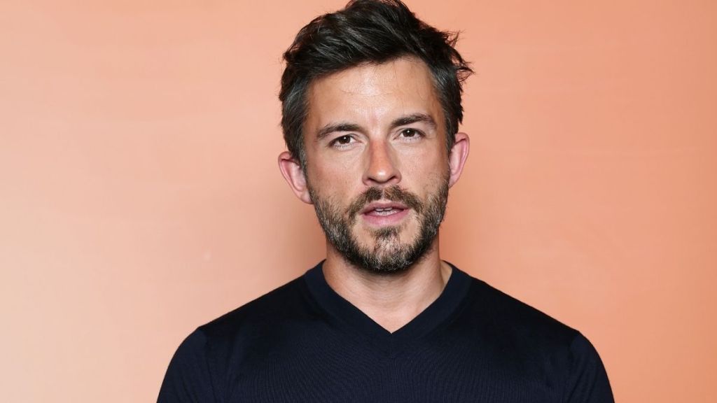 Jonathan Bailey’s ‘Jeans Bulge’ Gets a Shout-Out From Gogglebox Star