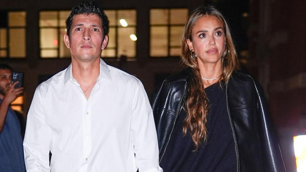 Danny Ramirez Teased by Friends Because of Jessica Alba — Source