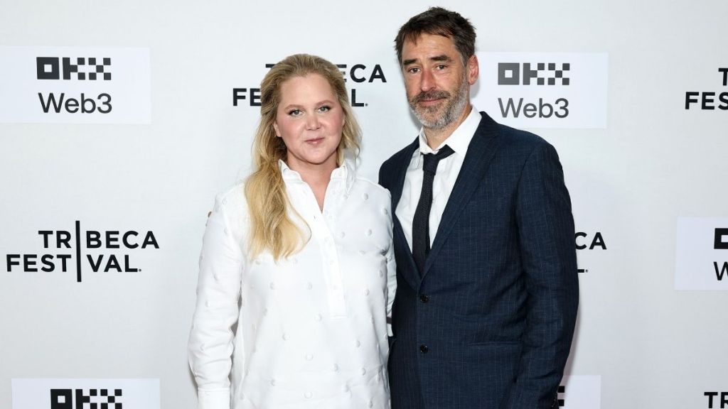 Amy Schumer Announces Split From Husband, Addresses Speculation