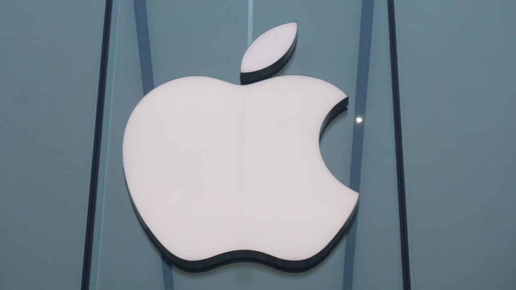 YouTuber Leaks 'First Look' at Apple’s New iPhone Fold