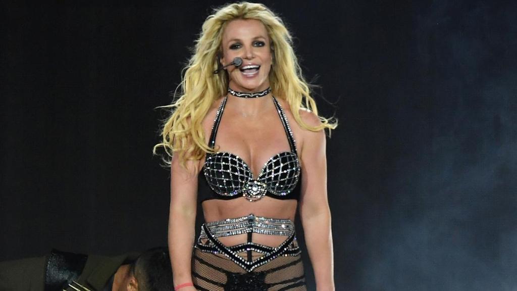 Britney Spears’ Ab-Baring Dance in Tiny Shorts Is Unmissable