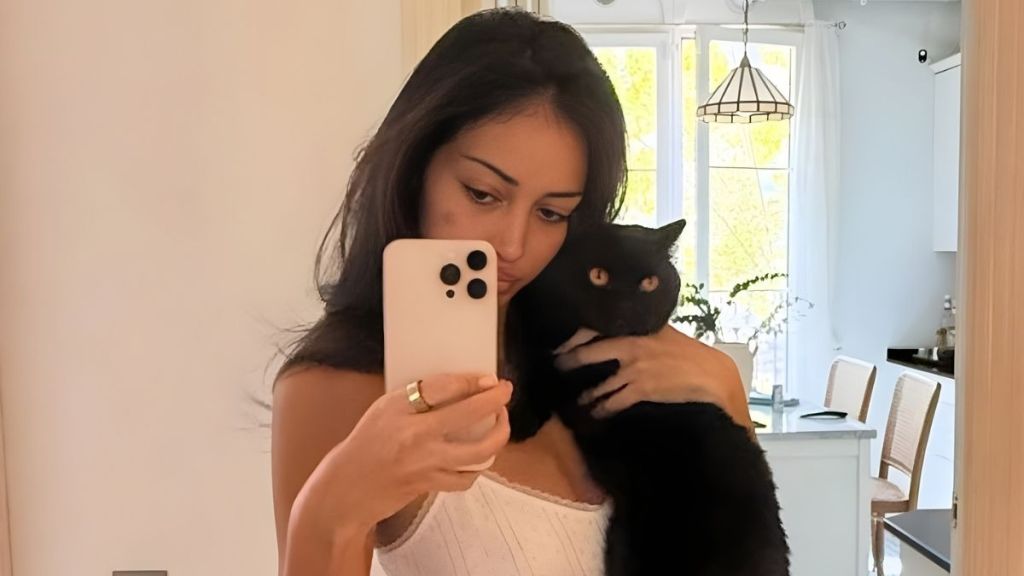 Lingerie-Clad Cindy Kimberly Strikes the Cheekiest Poses in Photos