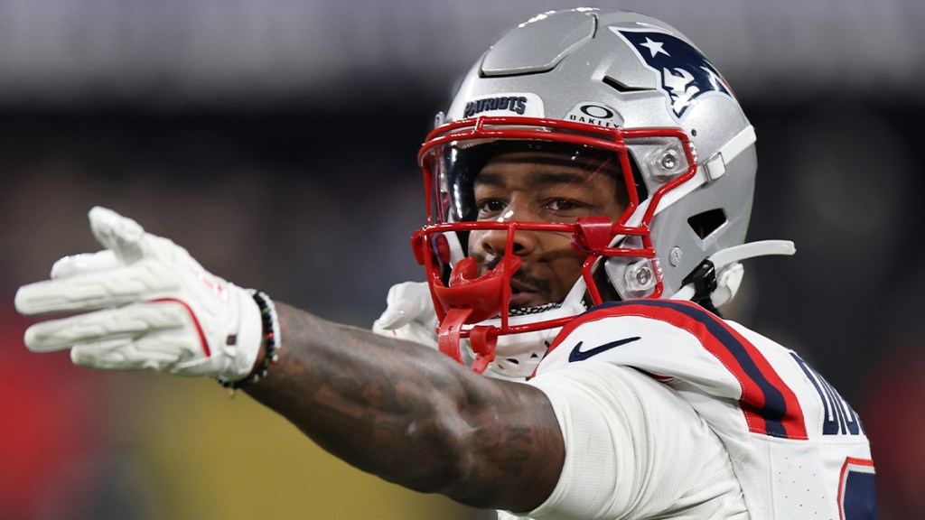 Stefon Diggs’ Adorable Post-Game Search for Cardi B Has Fans Melting
