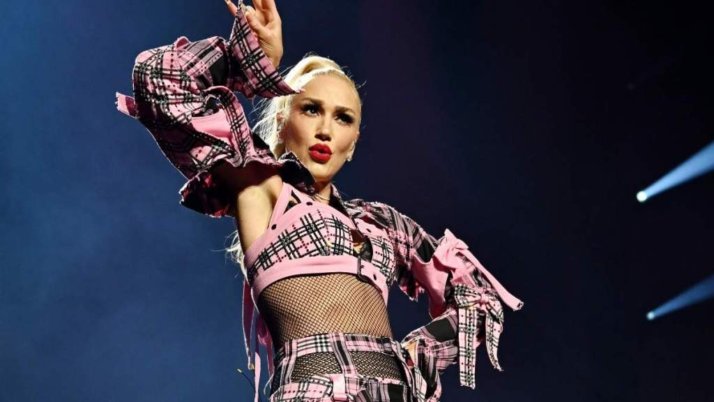 Gwen Stefani’s Holiday Choices Put Spotlight on Her Marital Status