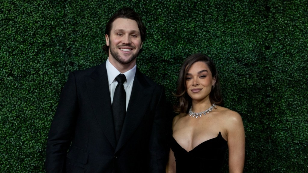 Bills’ Josh Allen & Wife Hailee Steinfeld Are Expecting, Fans Celebrate