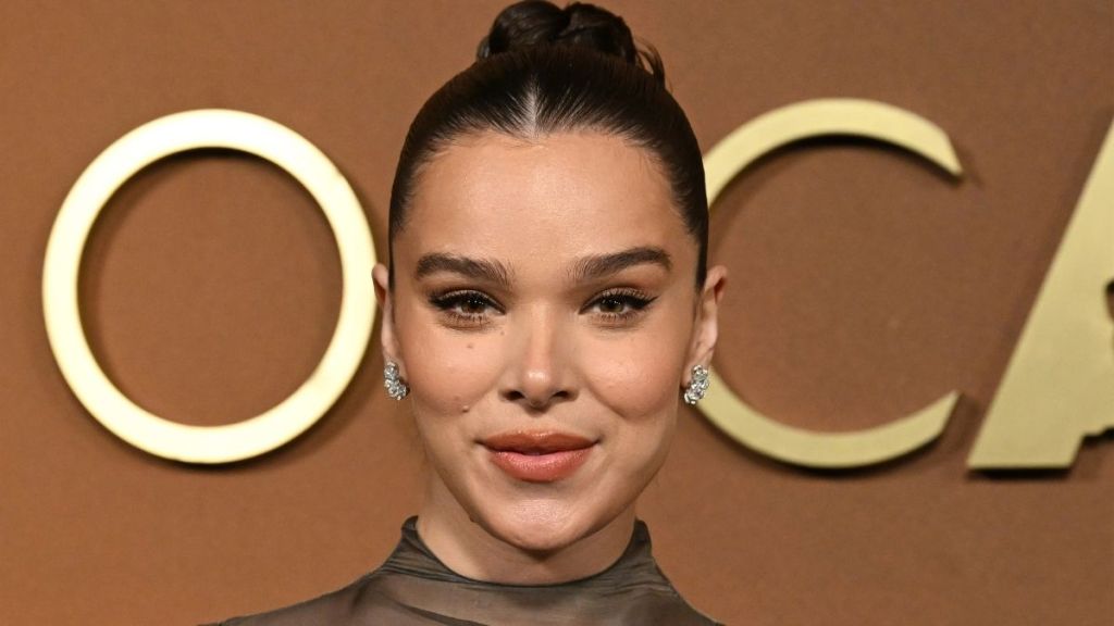 Why Living in Buffalo Works for Hailee Steinfeld & Josh Allen — Source