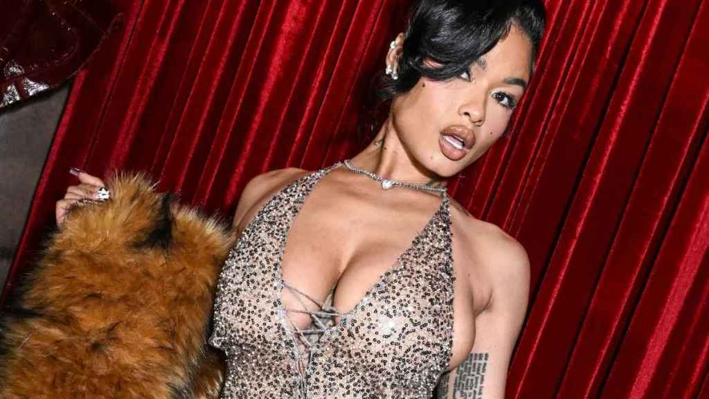 India Love Wearing Backless Shimmer Dress Has Fans in Chokehold