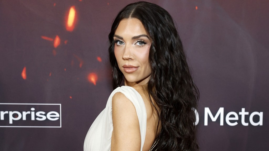 Jenna Johnson's Sheer Backless Top Is Held Together By Beads