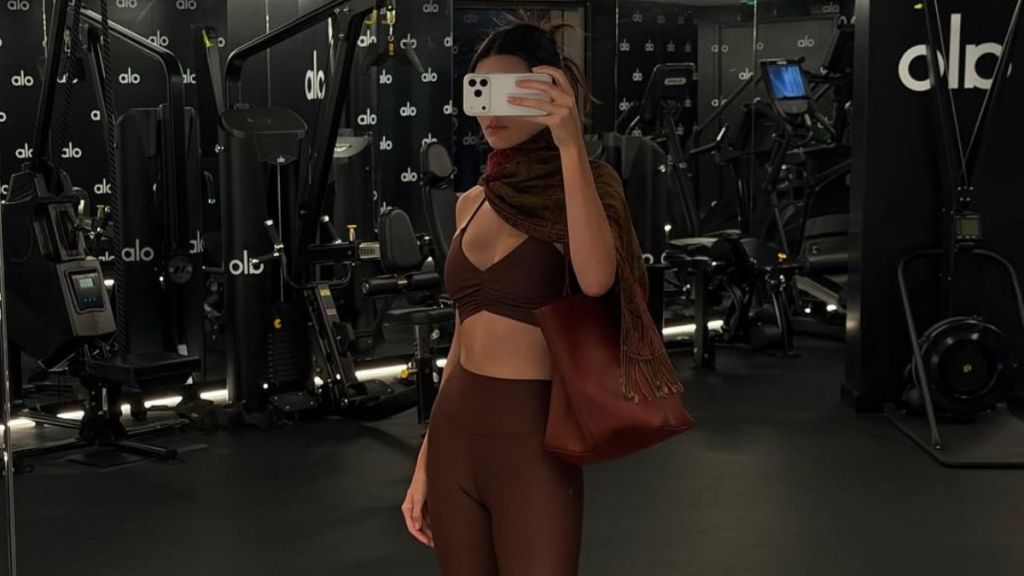 Kendall Jenner's Mirror Selfie in Bra Top Will Make Your Jaw Drop