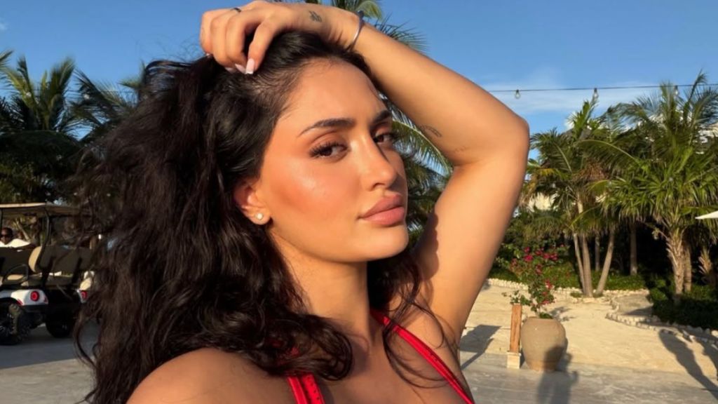 Leah Kateb Is 'Looking Bomb' in Red Bikini
