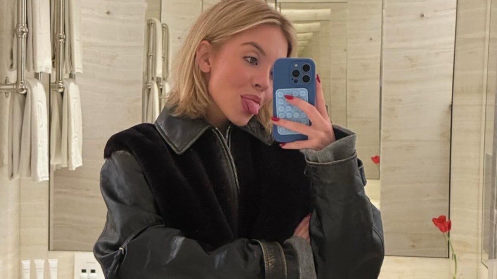 Sydney Sweeney Posts a Hot Tub Moment in Bold Bathing Suit