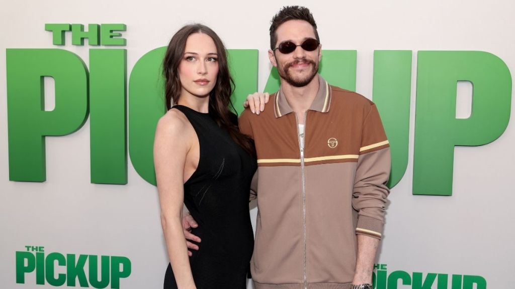 How Pete Davidson & Elsie Hewitt Are Navigating Parenting — Source