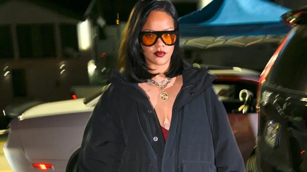 Rihanna’s Red Lip & Denim Top Look Is Effortlessly Fierce