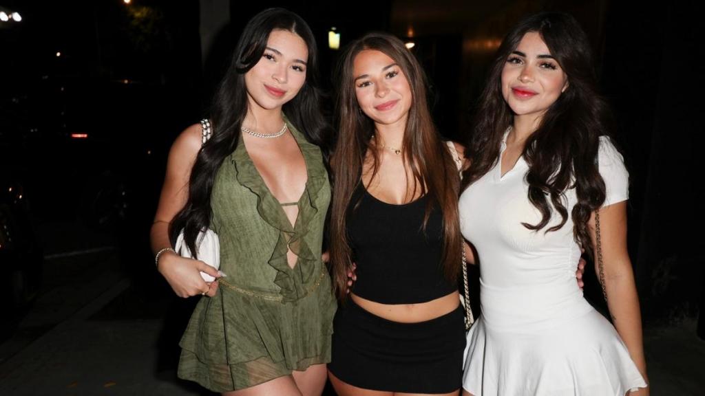 OnlyFans' Sophie Rain Wearing Bikini in Bath Tub Is Must See